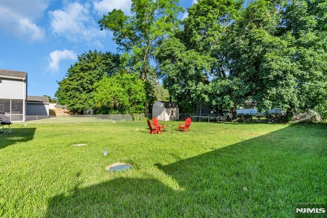 33 Oak Avenue, Pequannock Township, NJ 07440