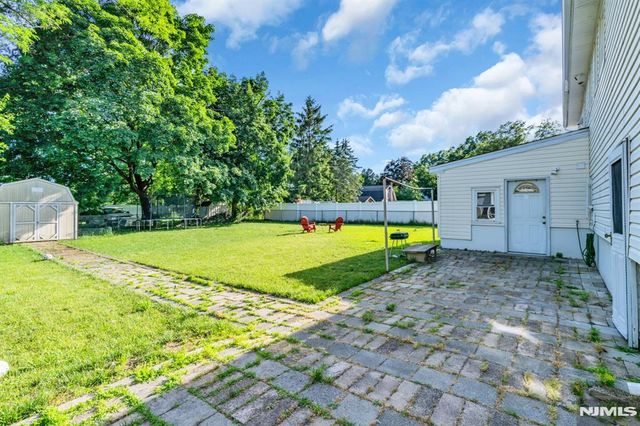 33 Oak Avenue, Pequannock Township, NJ 07440