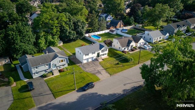 33 Oak Avenue, Pequannock Township, NJ 07440