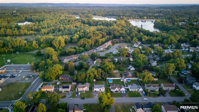 33 Oak Avenue, Pequannock Township, NJ 07440