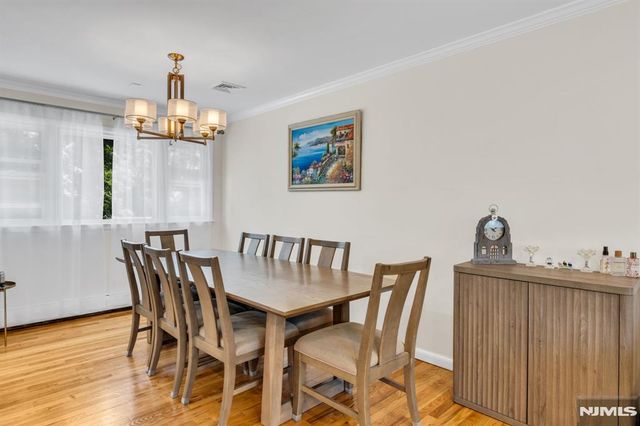 33 Oak Avenue, Pequannock Township, NJ 07440
