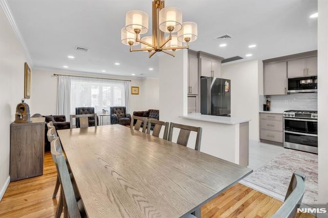 33 Oak Avenue, Pequannock Township, NJ 07440