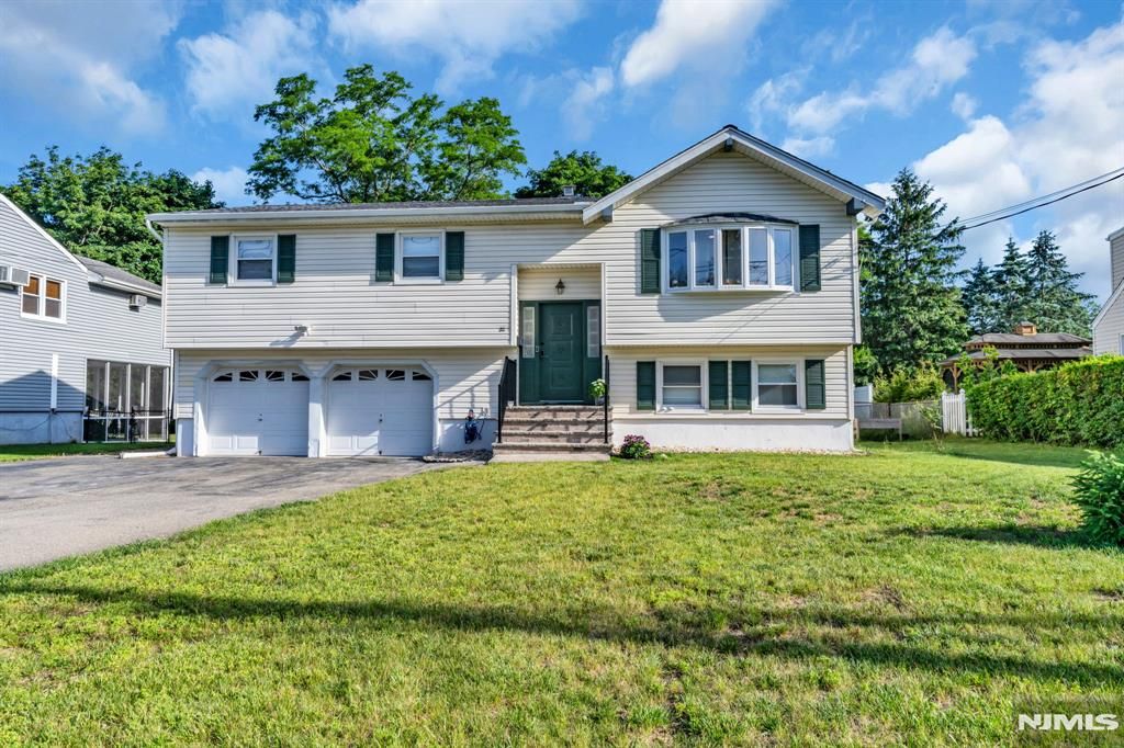33 Oak Avenue, Pequannock Township, NJ 07440