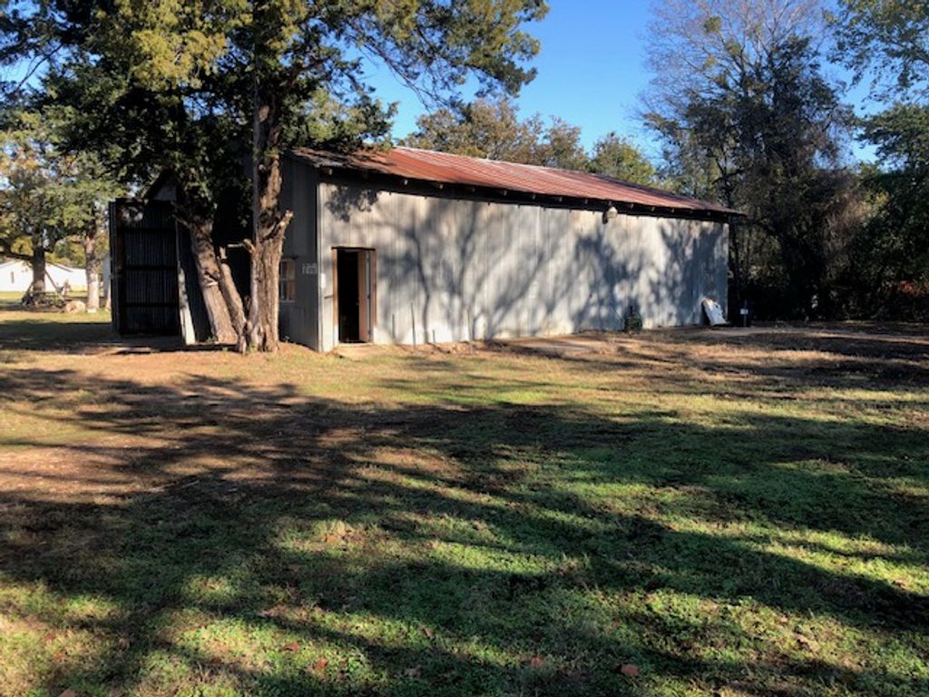 910 Wheelock St Farm to Market Road, Franklin, TX 77856 — exterior