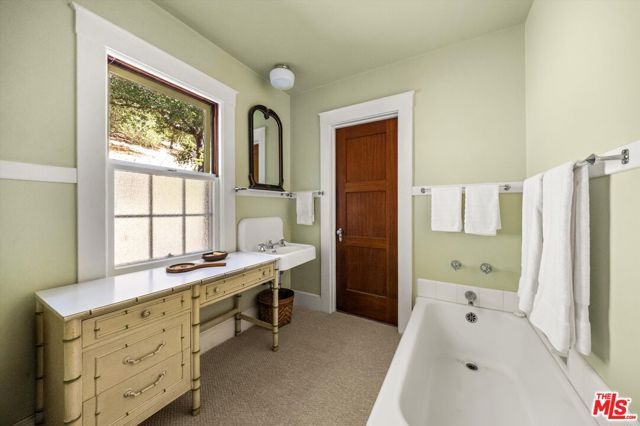 1060 Tremonto Road, Santa Barbara, CA 93103