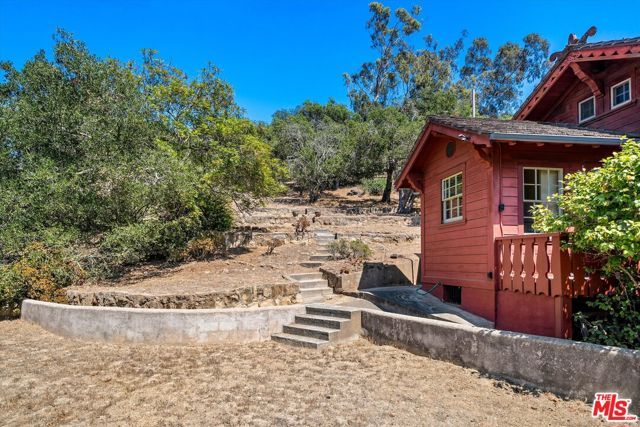 1060 Tremonto Road, Santa Barbara, CA 93103