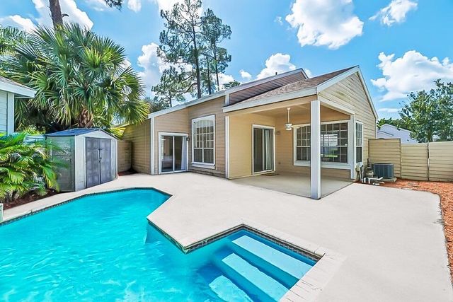 1050 Aviary Road, Wellington, FL 33414