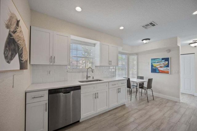 1050 Aviary Road, Wellington, FL 33414
