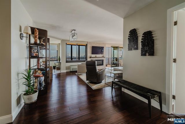 200 Winston Drive 2319, Cliffside Park, NJ 07010