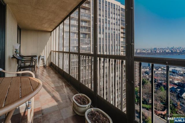 200 Winston Drive 2319, Cliffside Park, NJ 07010