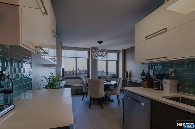 200 Winston Drive 2319, Cliffside Park, NJ 07010