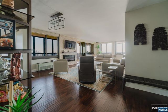 200 Winston Drive 2319, Cliffside Park, NJ 07010