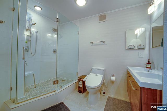 200 Winston Drive 2319, Cliffside Park, NJ 07010