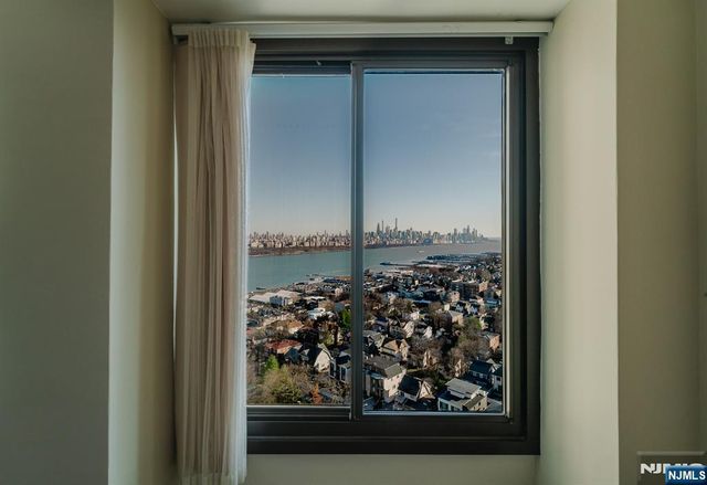 200 Winston Drive 2319, Cliffside Park, NJ 07010