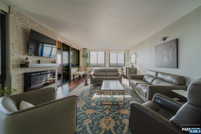 200 Winston Drive 2319, Cliffside Park, NJ 07010