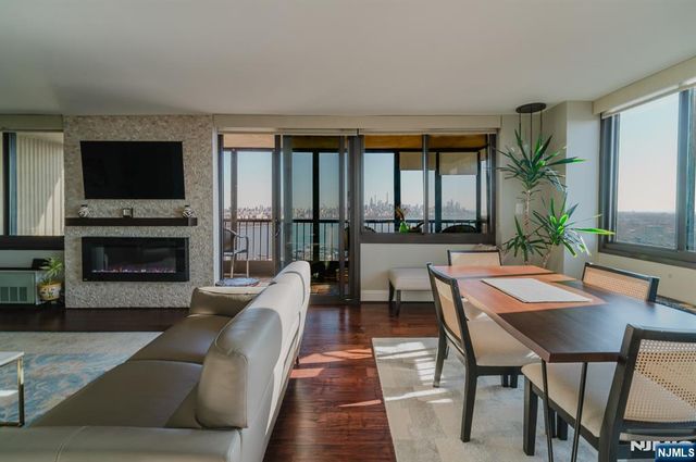 200 Winston Drive 2319, Cliffside Park, NJ 07010