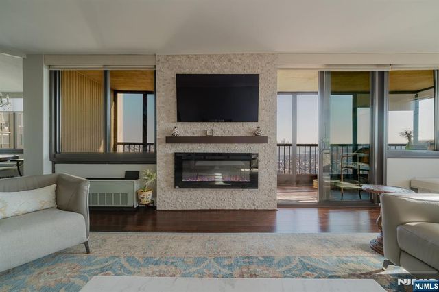 200 Winston Drive 2319, Cliffside Park, NJ 07010