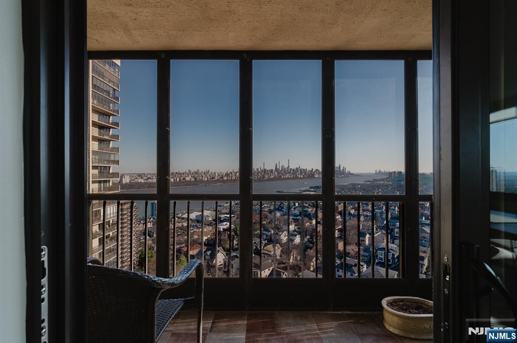 200 Winston Drive 2319, Cliffside Park, NJ 07010