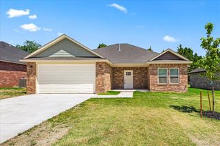 217 E Abbott Lane, Mustang, OK 73064
