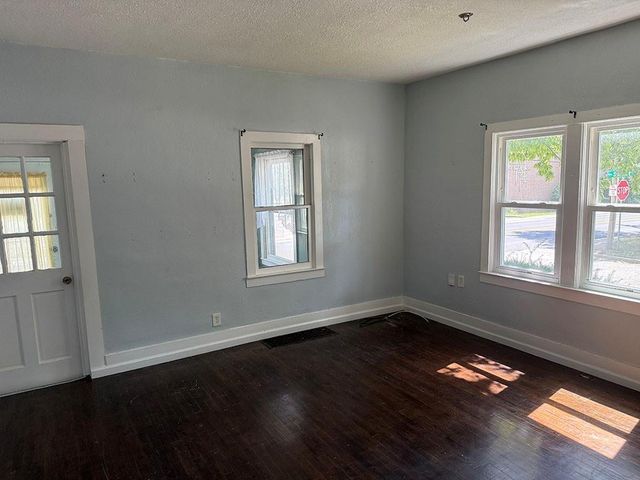 201 NW 15th Street, Blue Springs, MO 64015