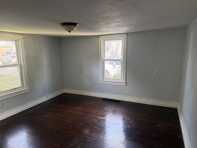 201 NW 15th Street, Blue Springs, MO 64015