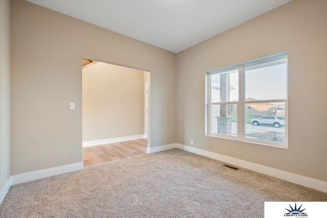 19914 Weir Street, Omaha, NE 68135