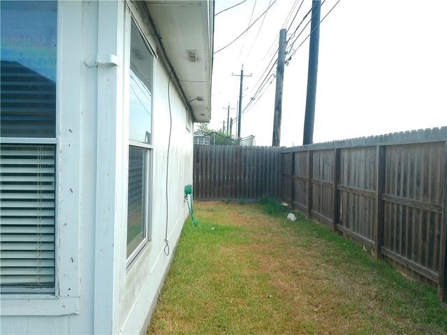 7818 Wolverine Dr, Corpus Christi, TX 78414