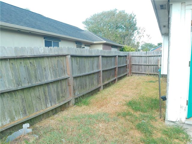 7818 Wolverine Dr, Corpus Christi, TX 78414