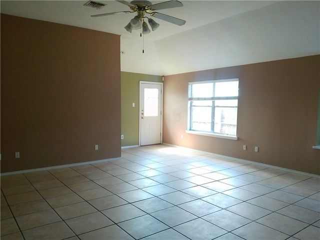 7818 Wolverine Dr, Corpus Christi, TX 78414