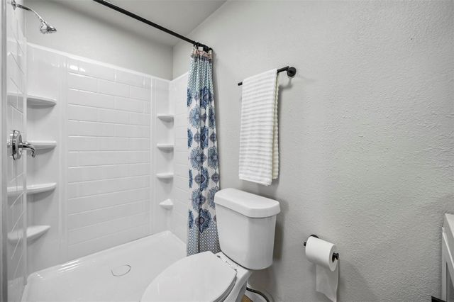 88 Live Oak Street, Alvarado, TX 76009