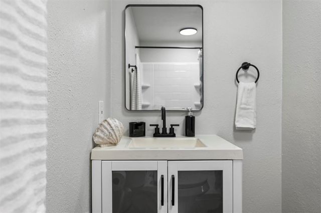 88 Live Oak Street, Alvarado, TX 76009