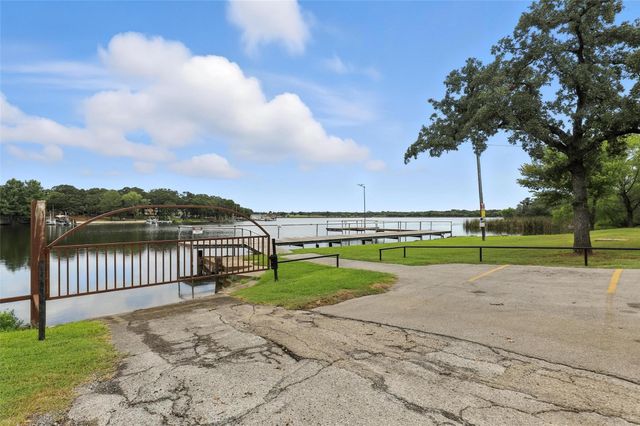 88 Live Oak Street, Alvarado, TX 76009