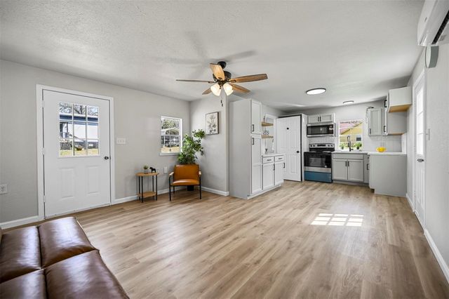 88 Live Oak Street, Alvarado, TX 76009