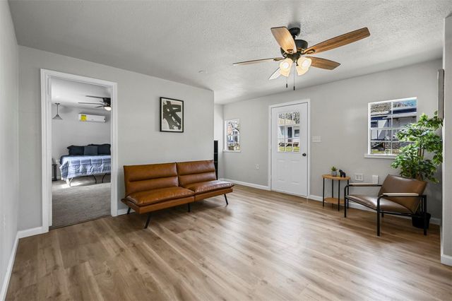 88 Live Oak Street, Alvarado, TX 76009