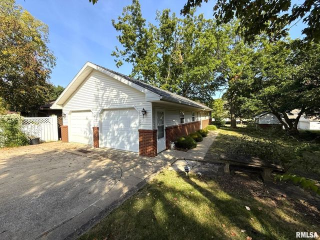 745 N ACADEMY Street, Galesburg, IL 61401