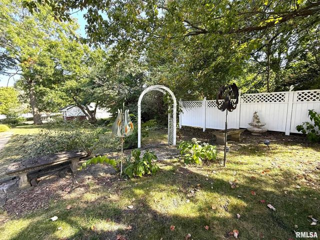 745 N ACADEMY Street, Galesburg, IL 61401