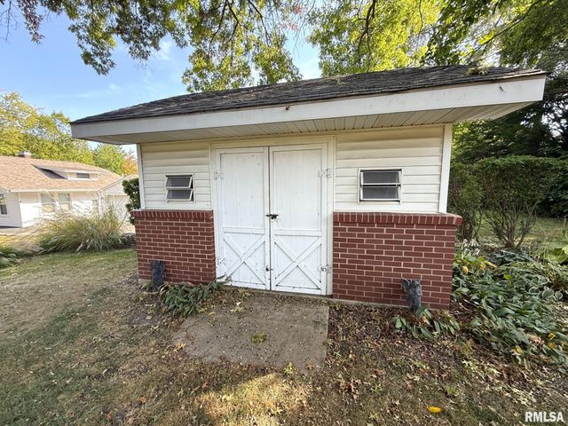 745 N ACADEMY Street, Galesburg, IL 61401