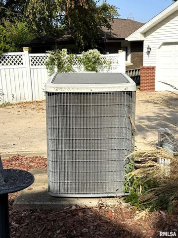 745 N ACADEMY Street, Galesburg, IL 61401