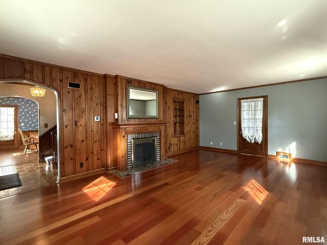 745 N ACADEMY Street, Galesburg, IL 61401