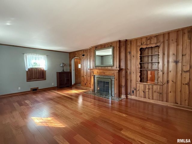 745 N ACADEMY Street, Galesburg, IL 61401