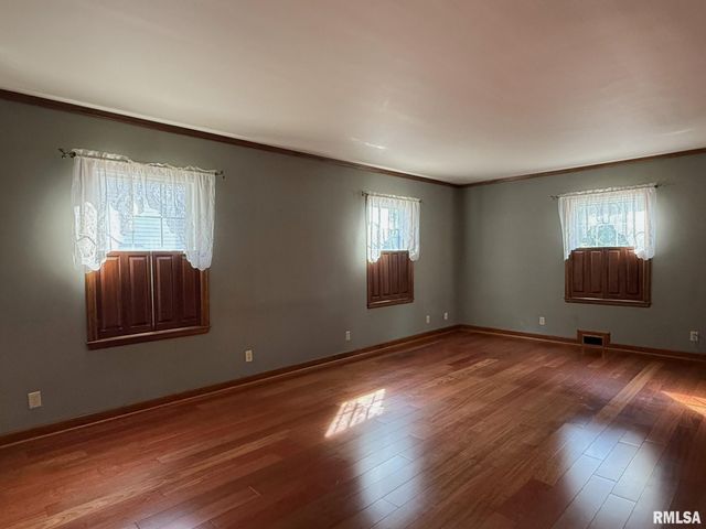 745 N ACADEMY Street, Galesburg, IL 61401