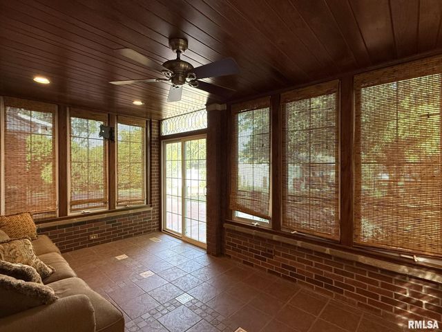 745 N ACADEMY Street, Galesburg, IL 61401