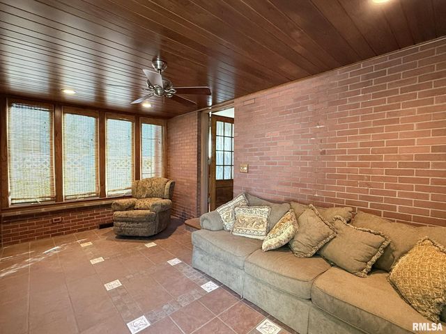 745 N ACADEMY Street, Galesburg, IL 61401