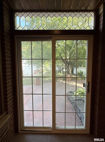 745 N ACADEMY Street, Galesburg, IL 61401