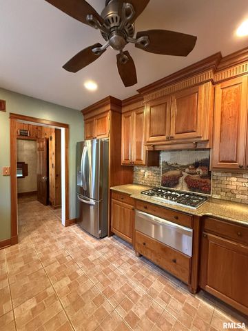 745 N ACADEMY Street, Galesburg, IL 61401