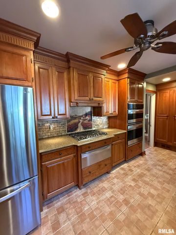 745 N ACADEMY Street, Galesburg, IL 61401