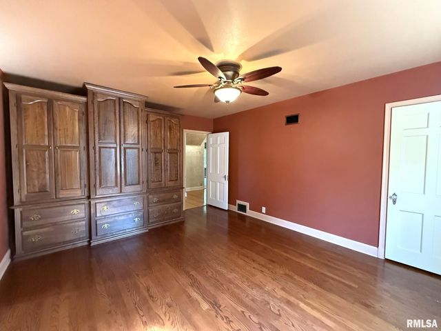 745 N ACADEMY Street, Galesburg, IL 61401