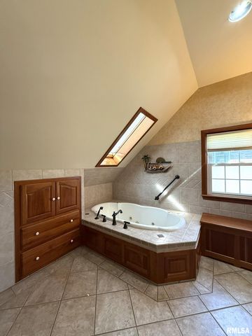 745 N ACADEMY Street, Galesburg, IL 61401