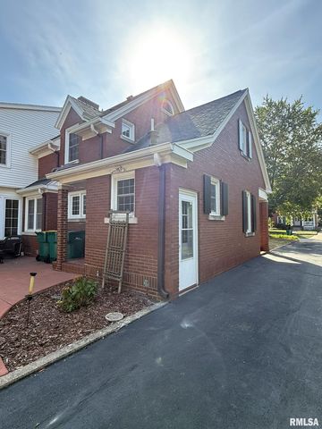 745 N ACADEMY Street, Galesburg, IL 61401