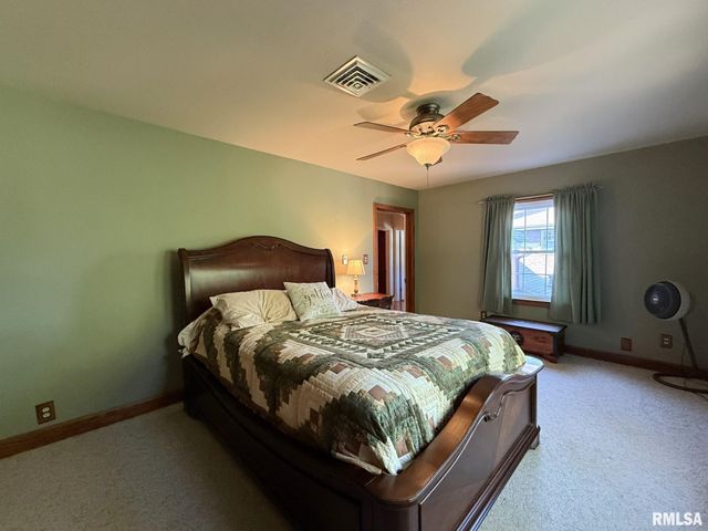 745 N ACADEMY Street, Galesburg, IL 61401